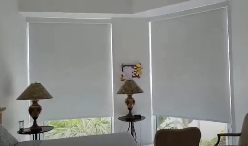 Synchronization of two blinds